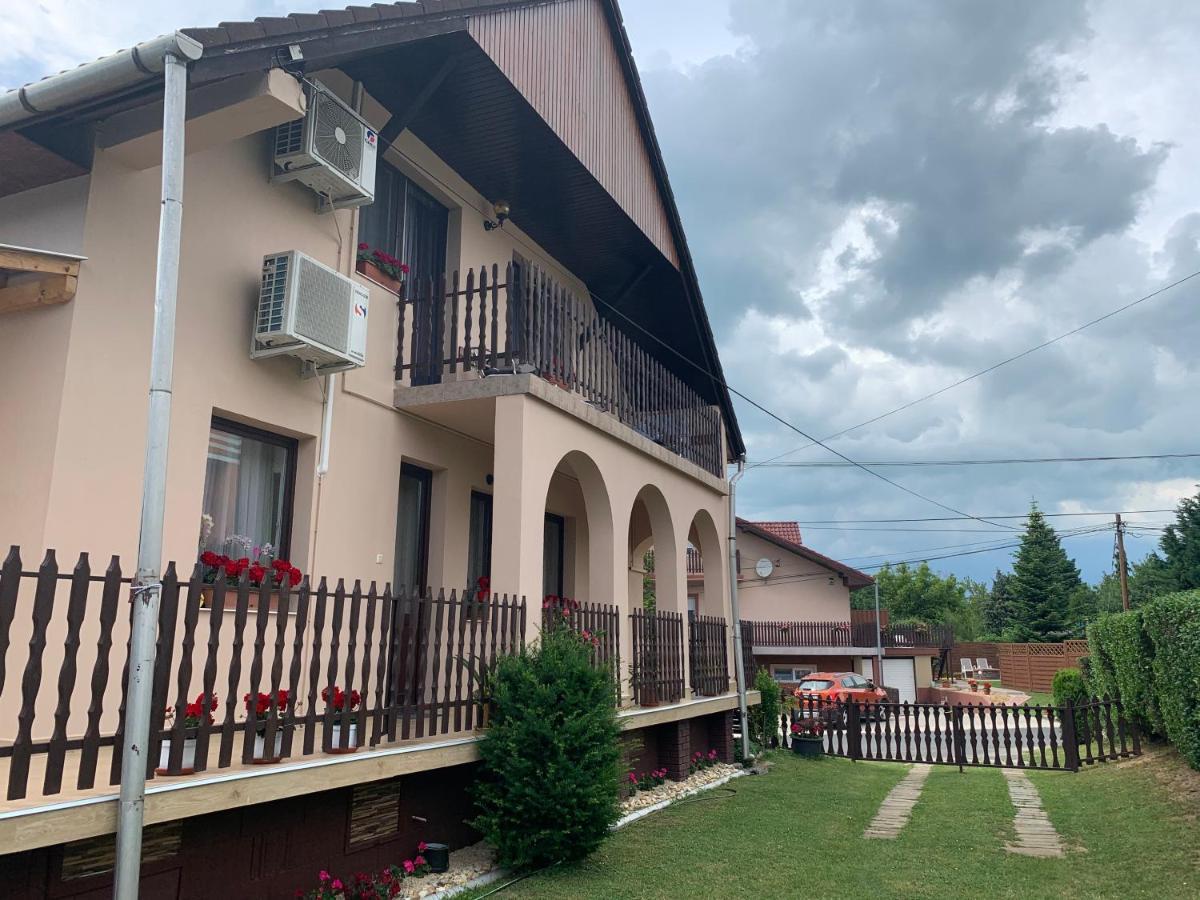Nagcsalados Rozsa Apartman Balatonlelle Luaran gambar